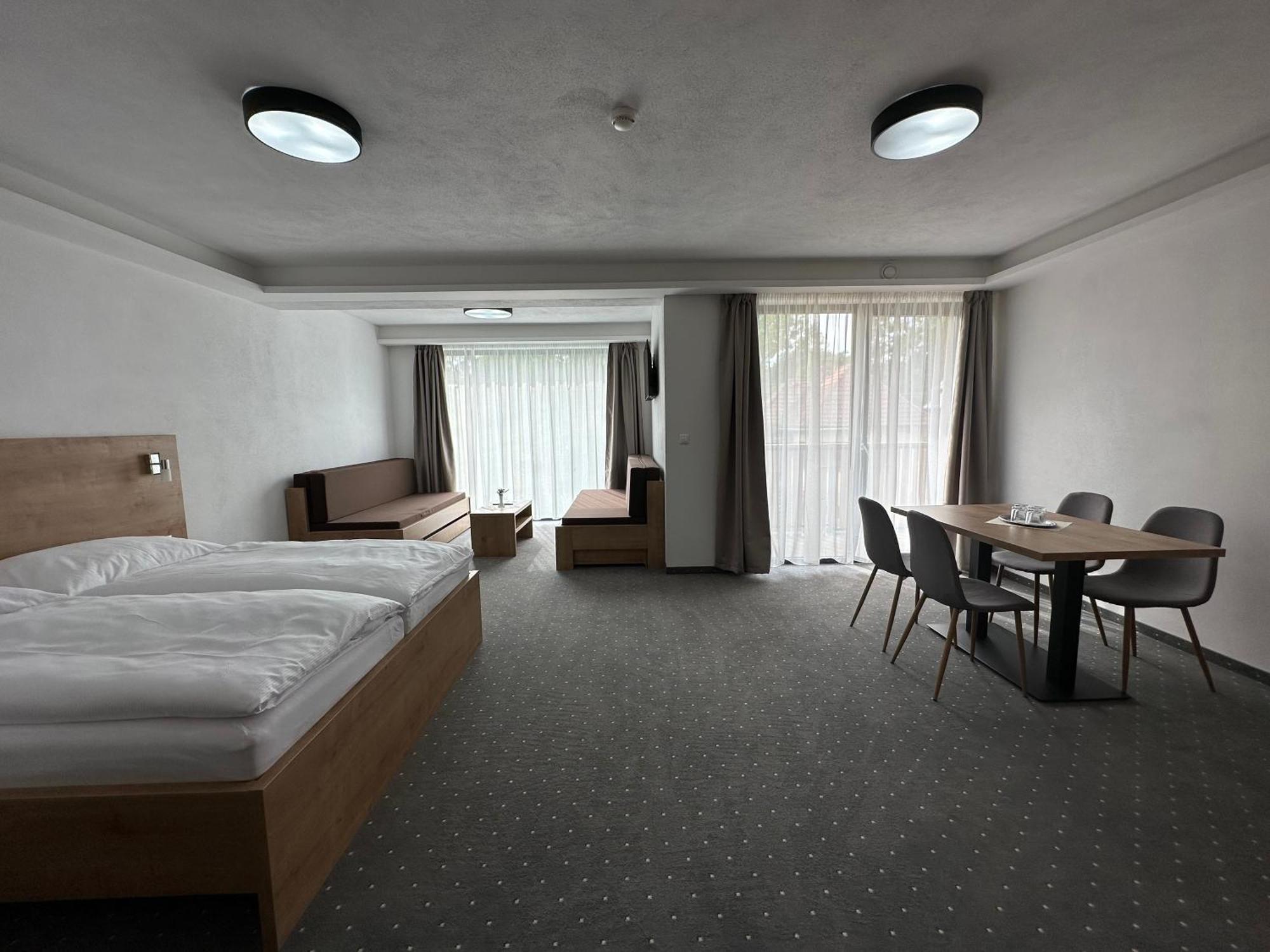 Berg Liptov Hotell Liptovský Mikuláš Eksteriør bilde
