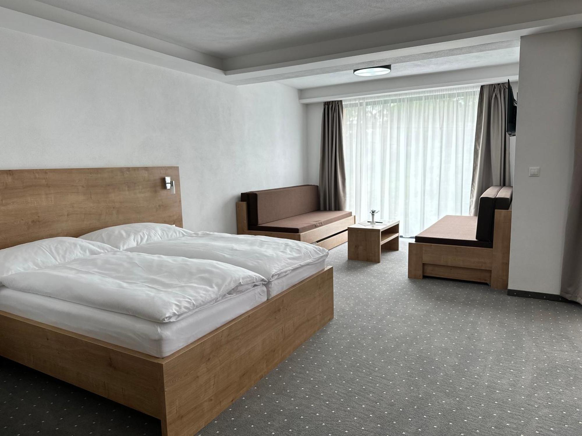 Berg Liptov Hotell Liptovský Mikuláš Eksteriør bilde